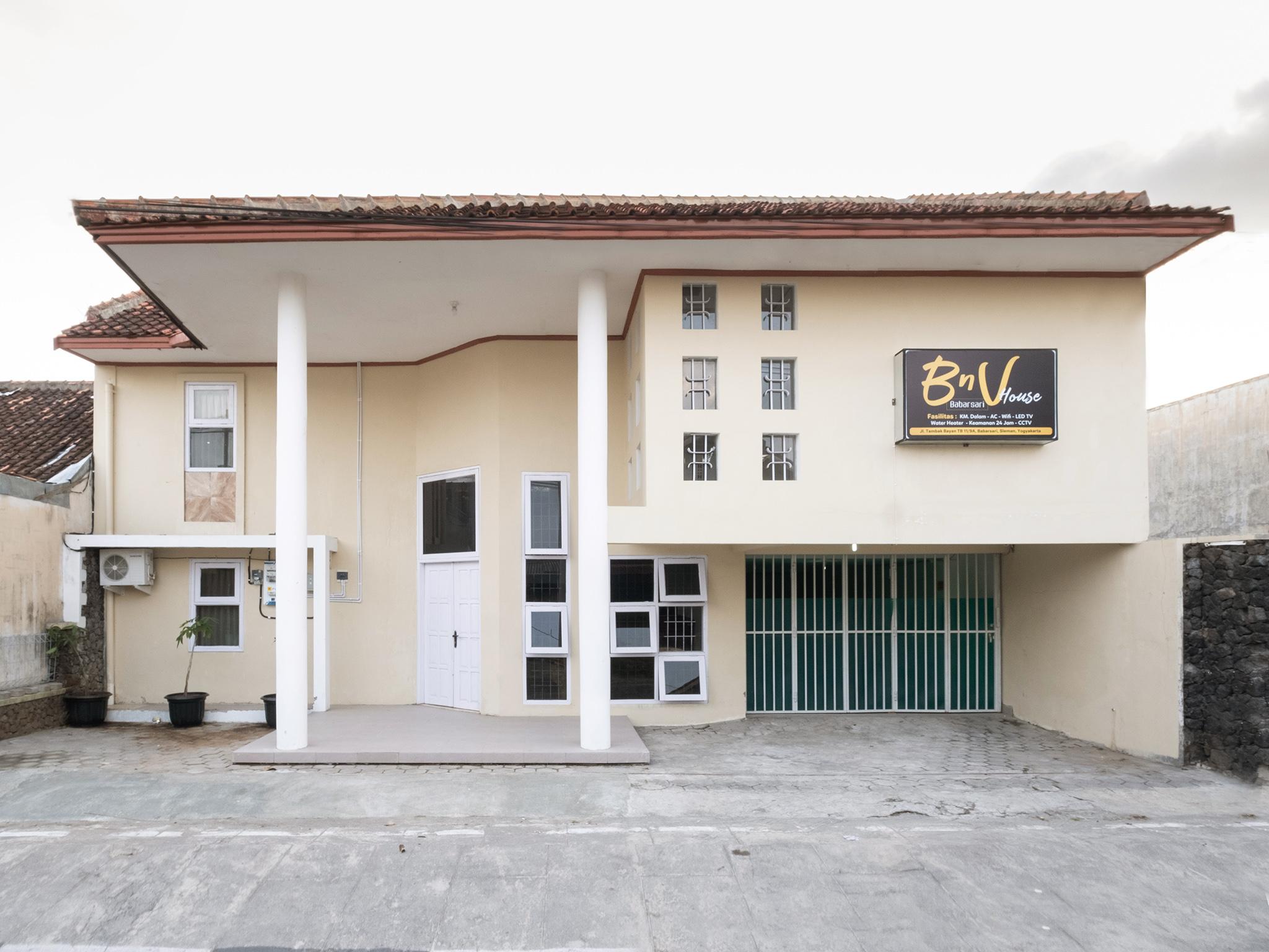 Hotel Oyo 2173 Bnv House Babarsari Maguwo Exterior foto